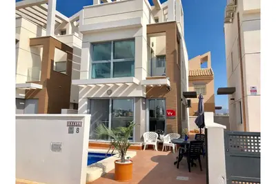 Image de Modern Villa with sea views, close to beach. Air Con, Internet, WiFi & Sunsets!