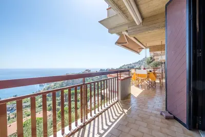 Image de Maison de vacances \"Appartamento Con Vista Sul Mare\" avec vue sur la mer et terrasse privée