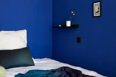 Image de Blue Streak: A Quiet Studio in Hakescher Markt