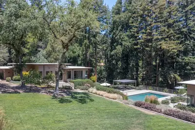 Image de Sonoma Serenity: Modern Estate with Pool, Privacy, and Wine Country Charm.