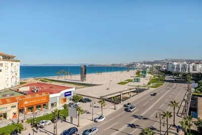 Image de Appartement avec Vue sur l'Océan et la Ville, Fibre Optique & Climatisation