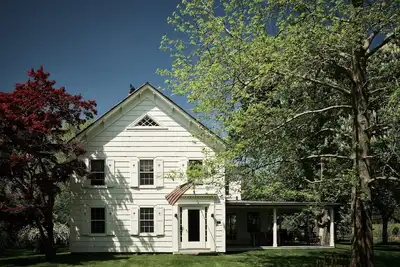 Image de Historic modern Farmhouse walking distance to East Hampton Village