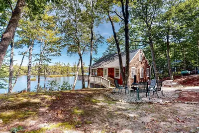 Image de Lakefront cottage with deck, patio, firepit, Ac & W/D - secluded location