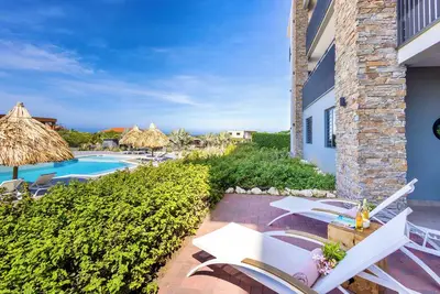 Image de Modern 2 Bedroom Groundfloor Apartment with Seaview  🌊☀️ - Coral Estate