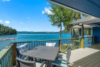Image de Incredible Waterfront Lakehouse on Liberty Lake