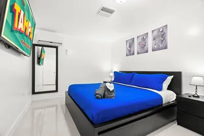 Image de Cozy & Centrally Located Full Guesthouse- Sleeps 4. Short drive to everything!