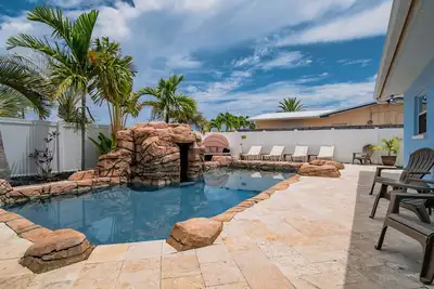 Image de Beachside grotto