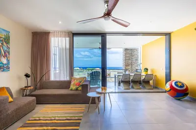 Image de Colorful Apartment w/ Seaview and Pool - 3 Min from the Beach - Coral Estate