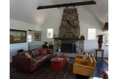 Image de Shadow Pine Lodge 1925 Old Hunting Lodge.