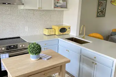 Image de 1960\"s surf style beach condo - 3. 5 miles from the beach!