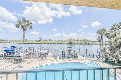 Image de Waterfront Condo-Pool-Mins From Beach/Water Sports