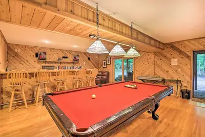 Image de Fire Pit, Indoor Pool Access: Big Bass Lake Cabin