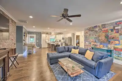 Image de 2 Mi to Downtown: Luxe Greenville Retreat!