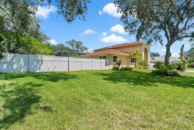 Image de 5bd/3. 5ba Big House w/ Pool near Pinellas Park.