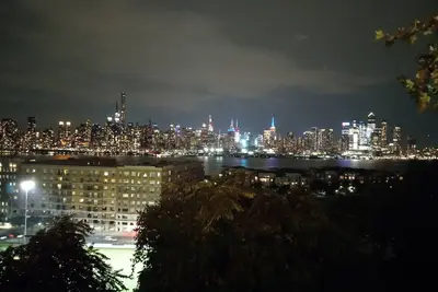 Image de Cozy 3 Br for U Near Manhattan View, 15 Min to Nyc