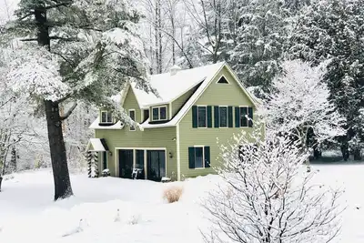 Image de Ski season or yearly rental. Fireplce. Dogs welcome. Walk to Equinox Pond & Bba.
