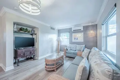 Image de Make Waves in Clearwater Beach - Your Gateway to Coastal Paradise with Luxury Ac