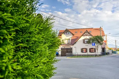 Image de Luxury Chalet with private swimmingpool located in residential Saxon area