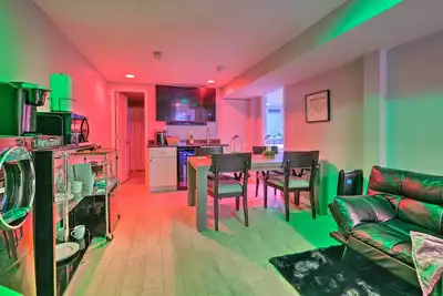 Image de 6 Mi to National Mall: Modern Dc Apartment!