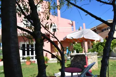 Image de Spacious Private Villa Akobara, 2km from city center