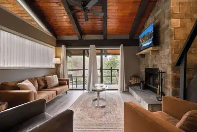 Image de *Mid-Century Modern Condo:, king bedroom + loft, full kitchen, Wifi, Free ticket