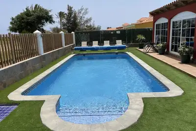 Image de Luxury air conditioned Villa with large gardens private heated pool free WiFi.