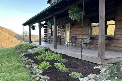 Image de Rustic log cabin~ Hot Tub~ Breathtaking mountian views near Hatley Point