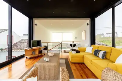 Image de House with Suspended Living Room