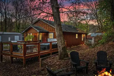 Image de Greenbrier Retreat - Big Yard, Hot Tub + Firepit!