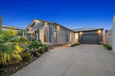 Image de Campbell Retreat - modern easy living