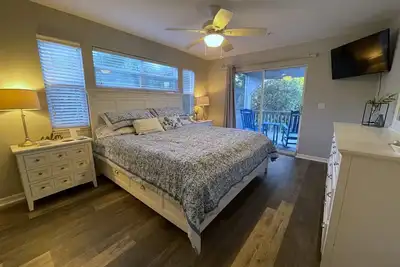 Image de Newly Remodeled 4 Bedroom House w Private Pool