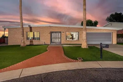 Image de Cul-de-Sac / Fenced with Pool / Quiet / 3 Br 2 Ba