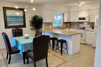 Image de Condo in Excellent Location!