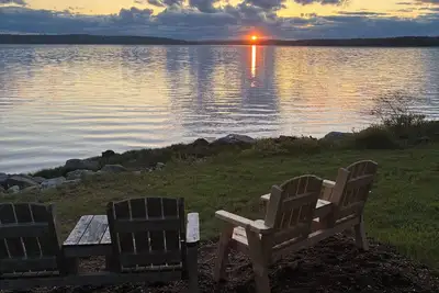 Image de Cozy, modern  2 bedroom, waterfront cottage in serene Mill Cove, Trenton Maine.