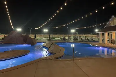 Image de Brand New | Pool | lazy river | Competition mini golf | Rh