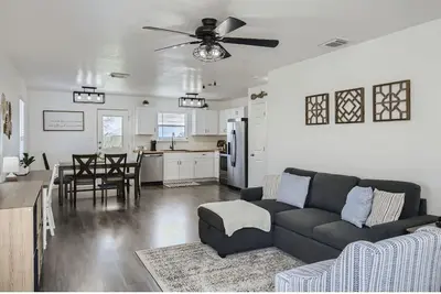 Image de Cozy & Clean 2br w/views•Lackland Bmt•Riverwalk\n