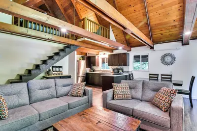 Image de Rustic Cougar Cabin w/ Wood-Burning Fire Pit!