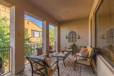 Image de Serenity Town House! Heated Pool, Gym! 2 King Beds! 1 Dog Friendly!