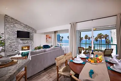 Image de Oceanfront Gem: Dog-Friendly, Ac, 2 Parking Spots, Walk to Pier & Shops