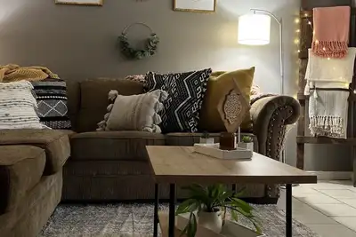 Image de The Cozy Nest | entire home + private backyard