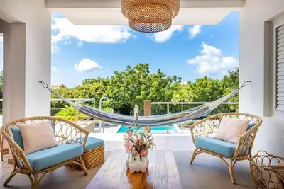 Image de Cozy Tropical Villa W\/ Private Pool & big Garden- Nearby Beaches - Coral Estate