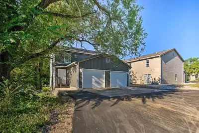 Image de Townhome 1-Min Walk to Lake & Close to Sdc!