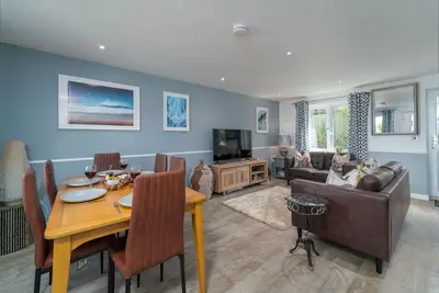 Image de Blue Water – Sleeps 5 – Parking – Dog Friendly (Max Two) – Outside Space
