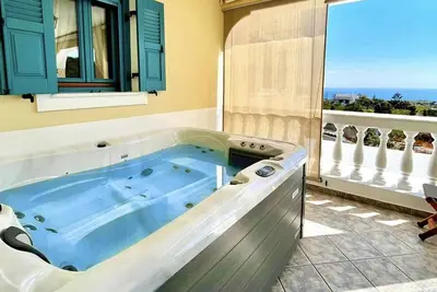 Image de Skarmoutsos Holiday Home|Hot tub|Free parking