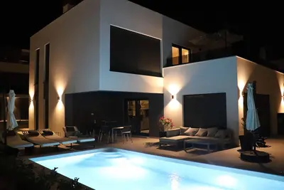 Image de Luxusvilla - 150 Meter vom Meer Neu in 2023