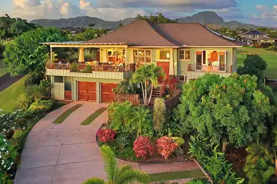 Hale Makani Nui: Sea-View Hilltop Villa Near Beaches