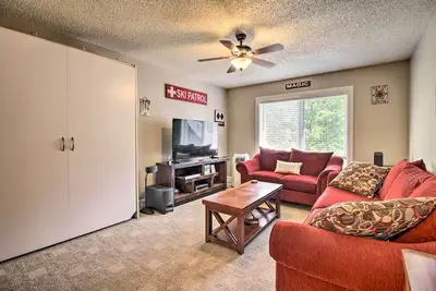 Image de Cozy Condo w\/ Magic Mountain Ski-In Access!