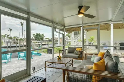 Image de Waterfront Home w\/ Sunroom & Dock in St James City