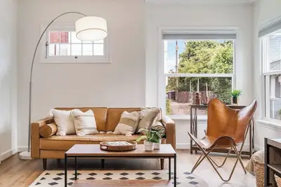 Image de Perch - Queen Ann Vintage Charm: Spacious & Cozy 3br/2ba Home