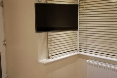 Image de London Luxury Apartment 1 Bed Studio 1 min walk to Redbridge Tube Station